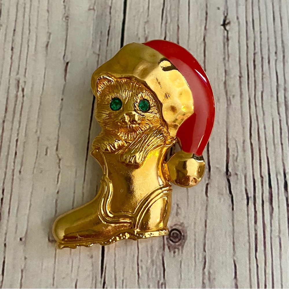 Vintage Avon Kitten in Santa Hat & Stocking Pin – Holiday Brooch